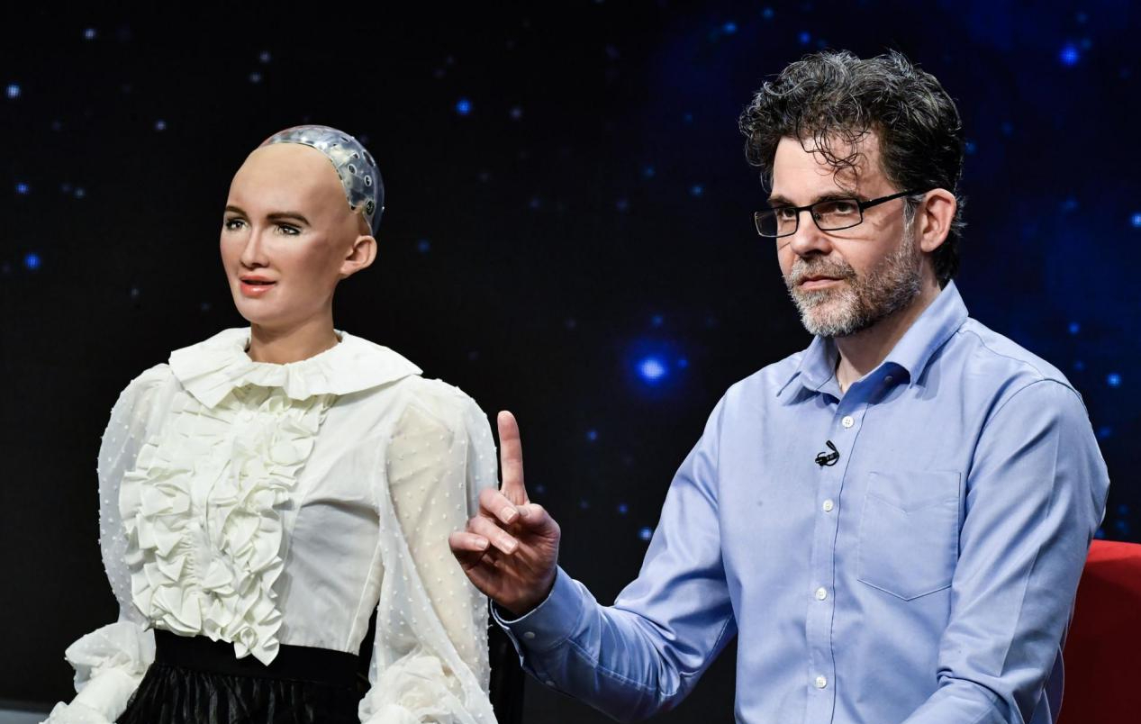 回顾那个声称"摧毁人类"的机器人索菲亚,几年过去,现在怎样了