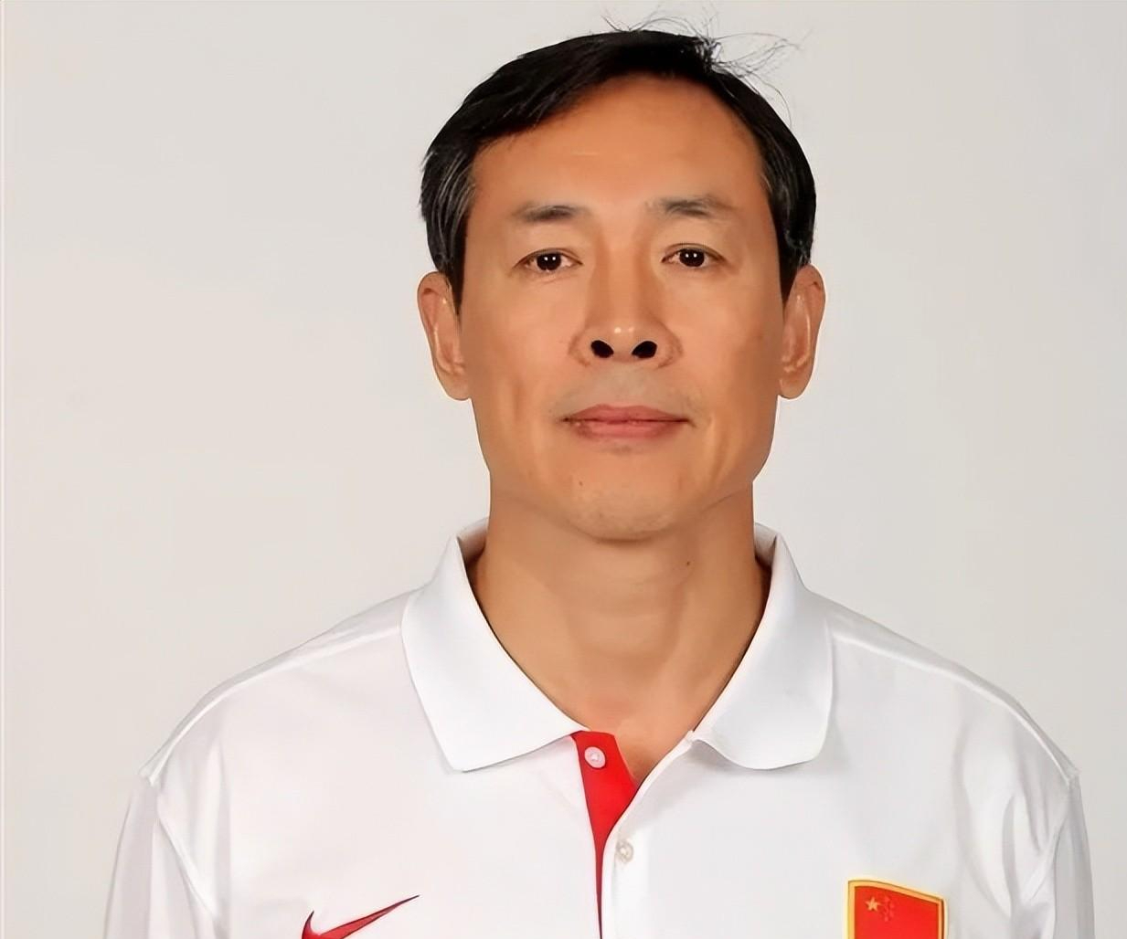 前女篮主帅许利民:妻子把主帅位置让给他,坐着轮椅执教奥运会!