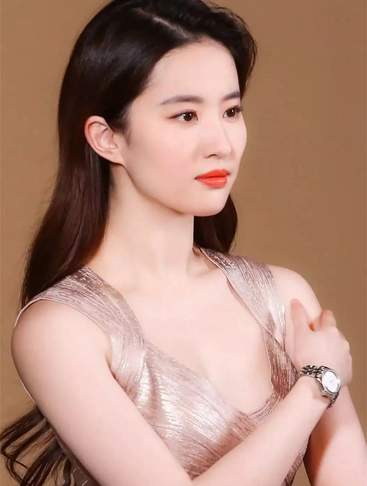 "无人敢娶"刘亦菲:年仅34岁身价超过20亿,为何至今无人敢娶2