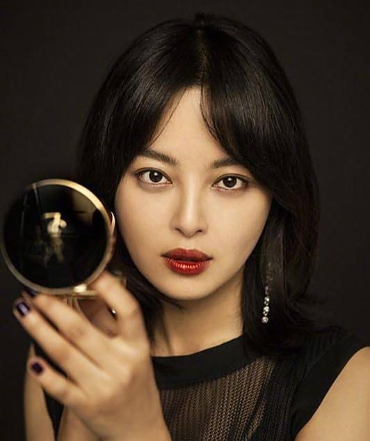 演技派女星辛芷蕾素颜双眼皮引争议,做双眼皮如何素颜化妆兼顾?