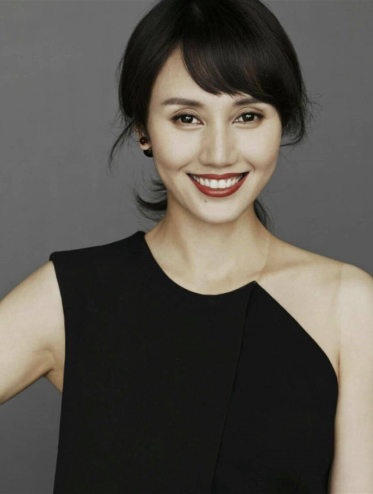 实力派女星吊打流量鲜肉?袁泉黑衣帅气,殷桃自信微笑太漂亮2-度小视