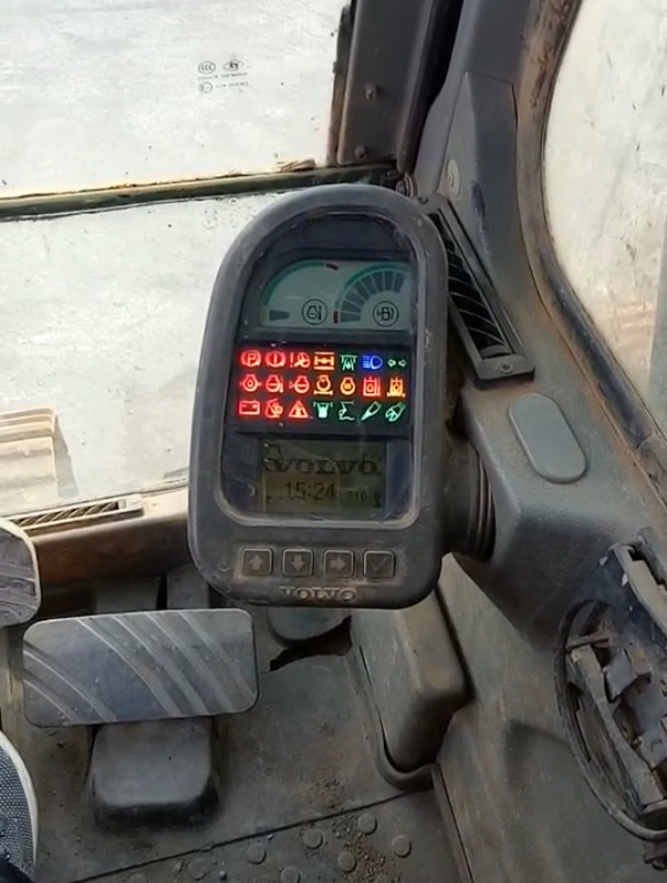 沃尔沃210b挖掘机开钥匙到启动着车仪表指示灯正常显示屏幕