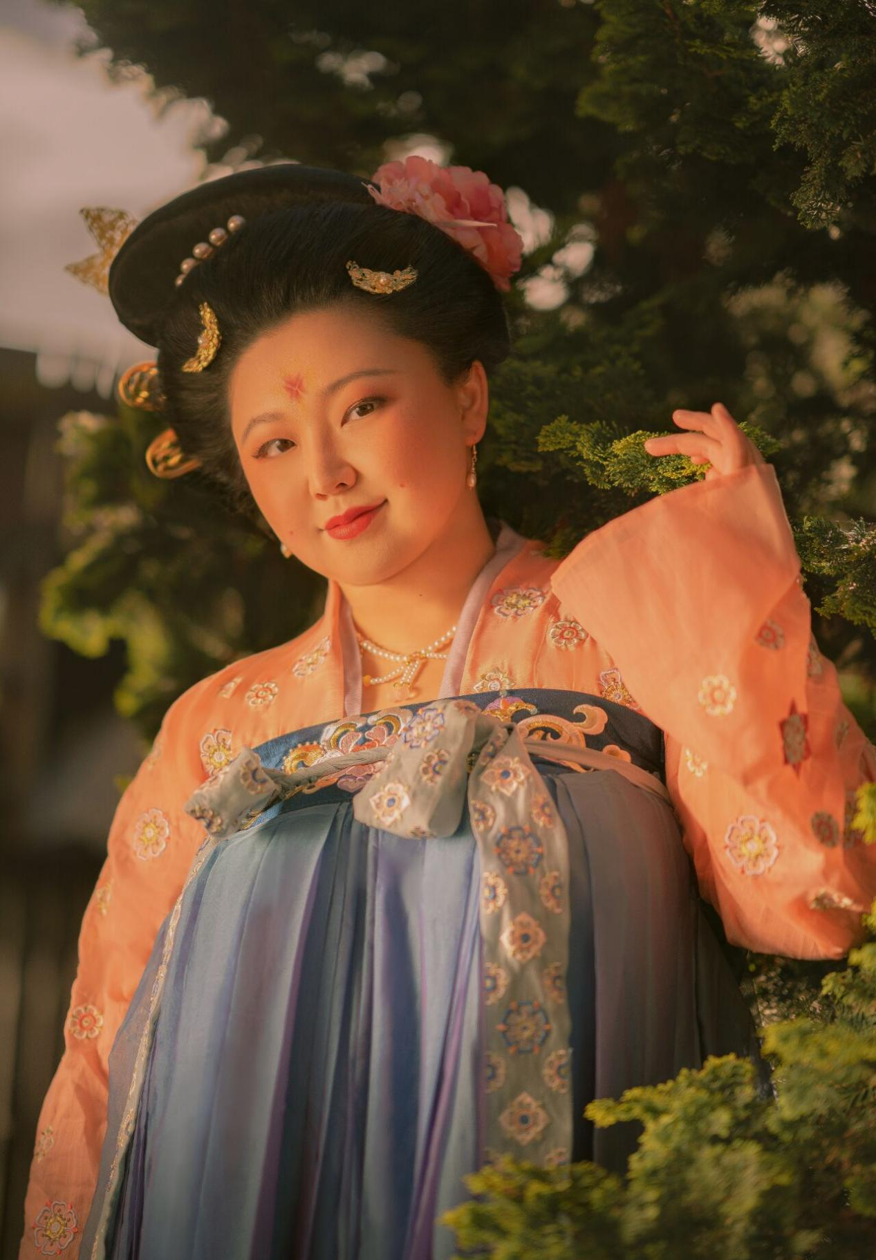 微胖女生也太适合穿汉服了,端庄且优雅,不显胖还很可爱