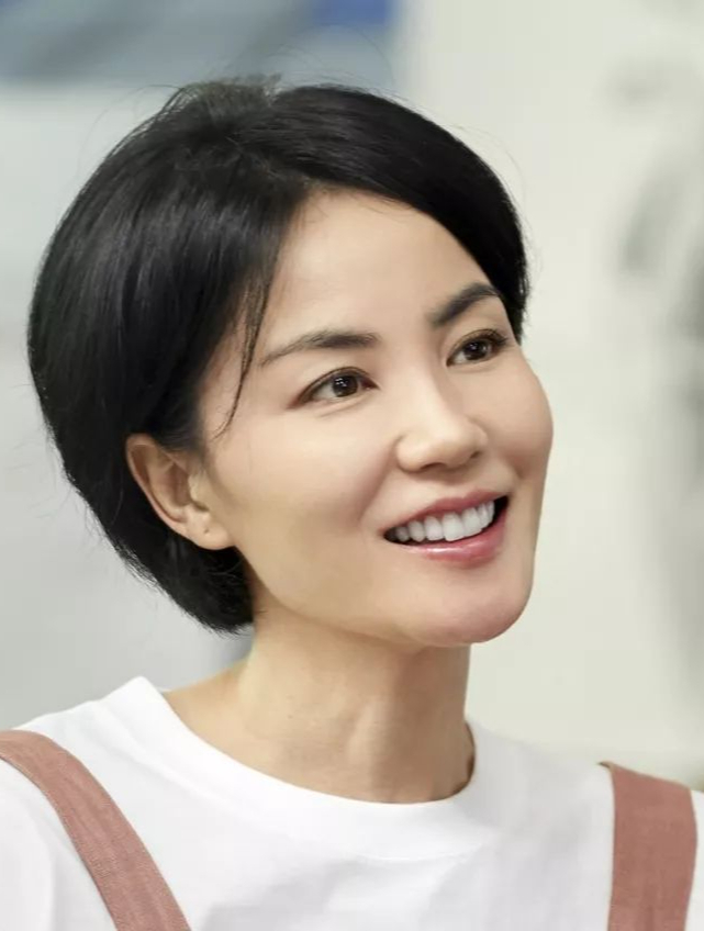 "百亿天后"王菲:坐拥京都八套亿万豪宅,年仅30身价超百亿-度小视