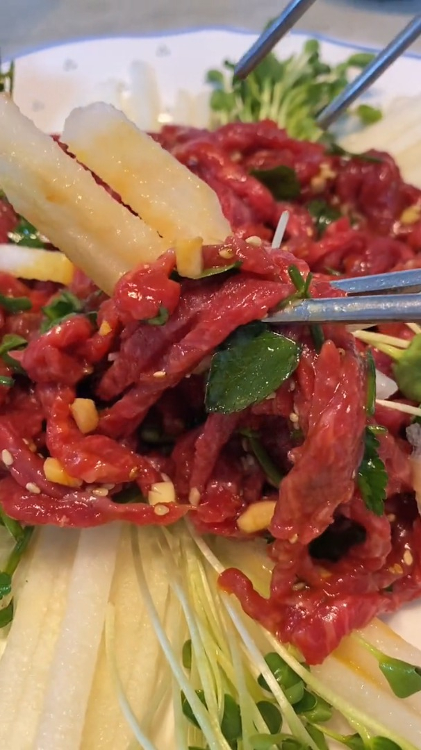 韩国美食,生拌牛肉 好久不见 最近好懒啊!
