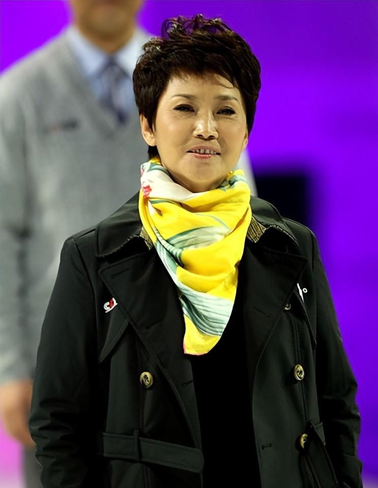 宁辛:中国首位体育女主播,和丈夫分居21年,至今59岁无儿无女