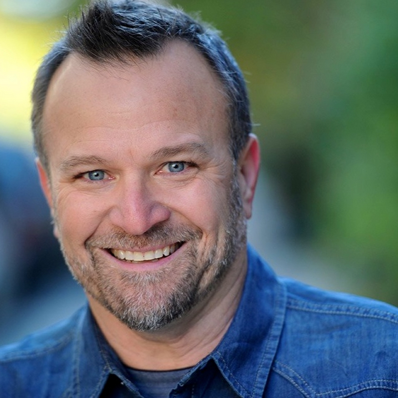 《gta5》中饰演角色麦克的演员nedluke在感恩节期间直播《gta5》在线