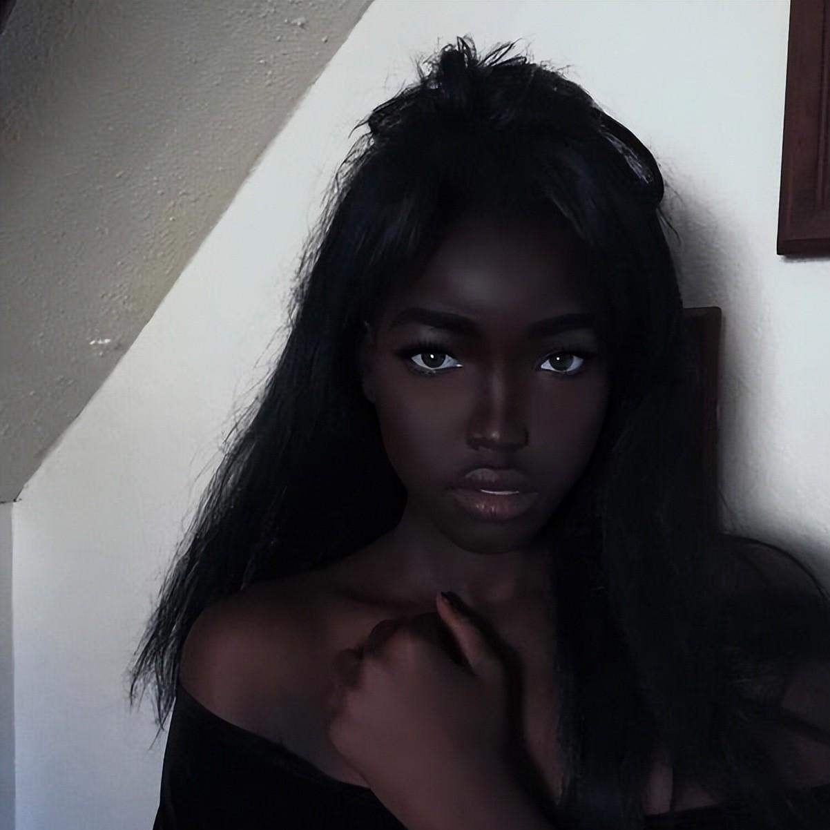 非洲最美女孩萝拉因长相漂亮被禁止出门如今已成为模特