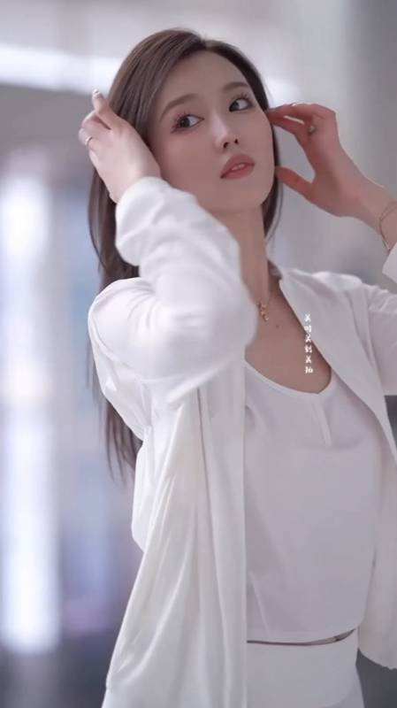 维嘉街拍:我太可爱了,要怎么和你搭话才最酷呢