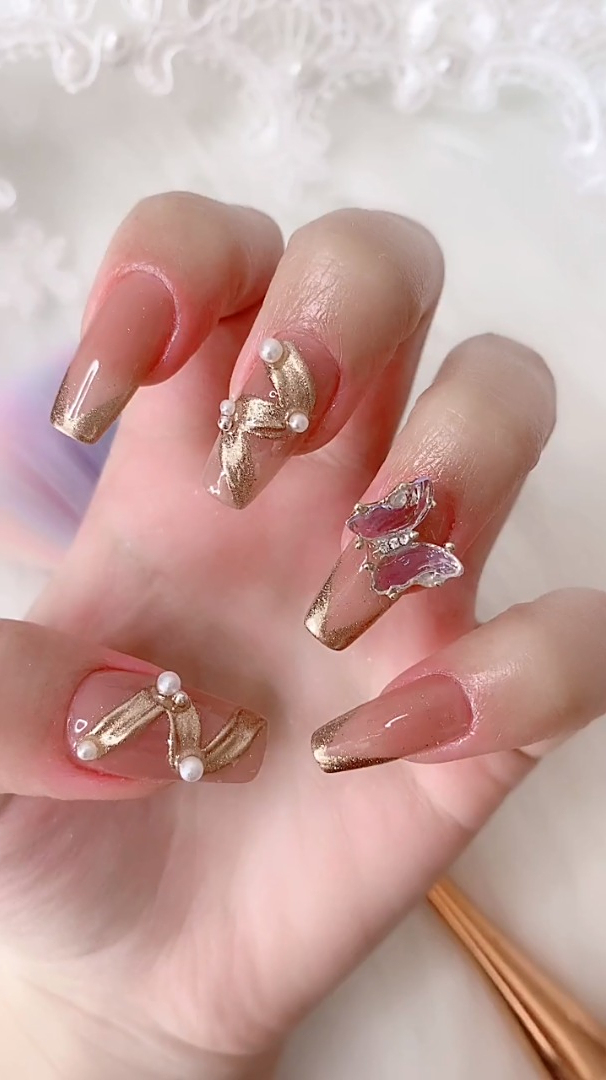 珍珠蝴蝶款式美甲