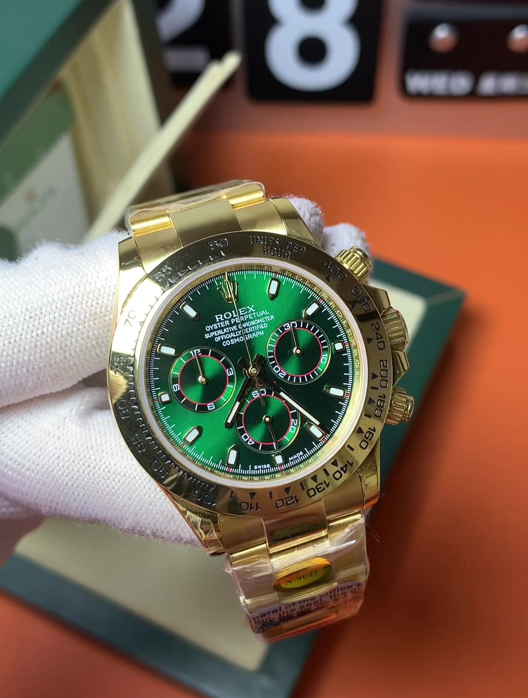 公价几十万的劳力士绿金迪依旧很受欢迎,价一路飙高,太难搞了-度小视