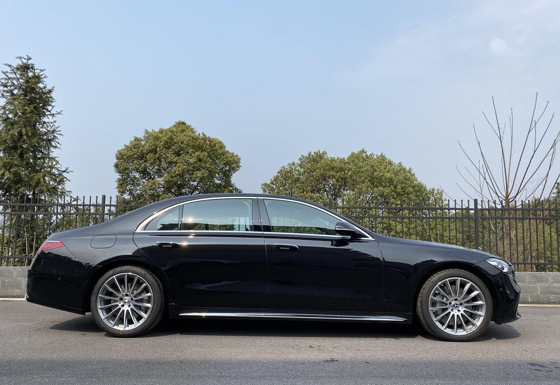 奔驰s450l解析款2021款;这是一款早已深入人心的豪华旗舰车型