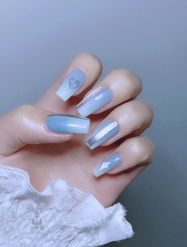 蓝色系美甲款式