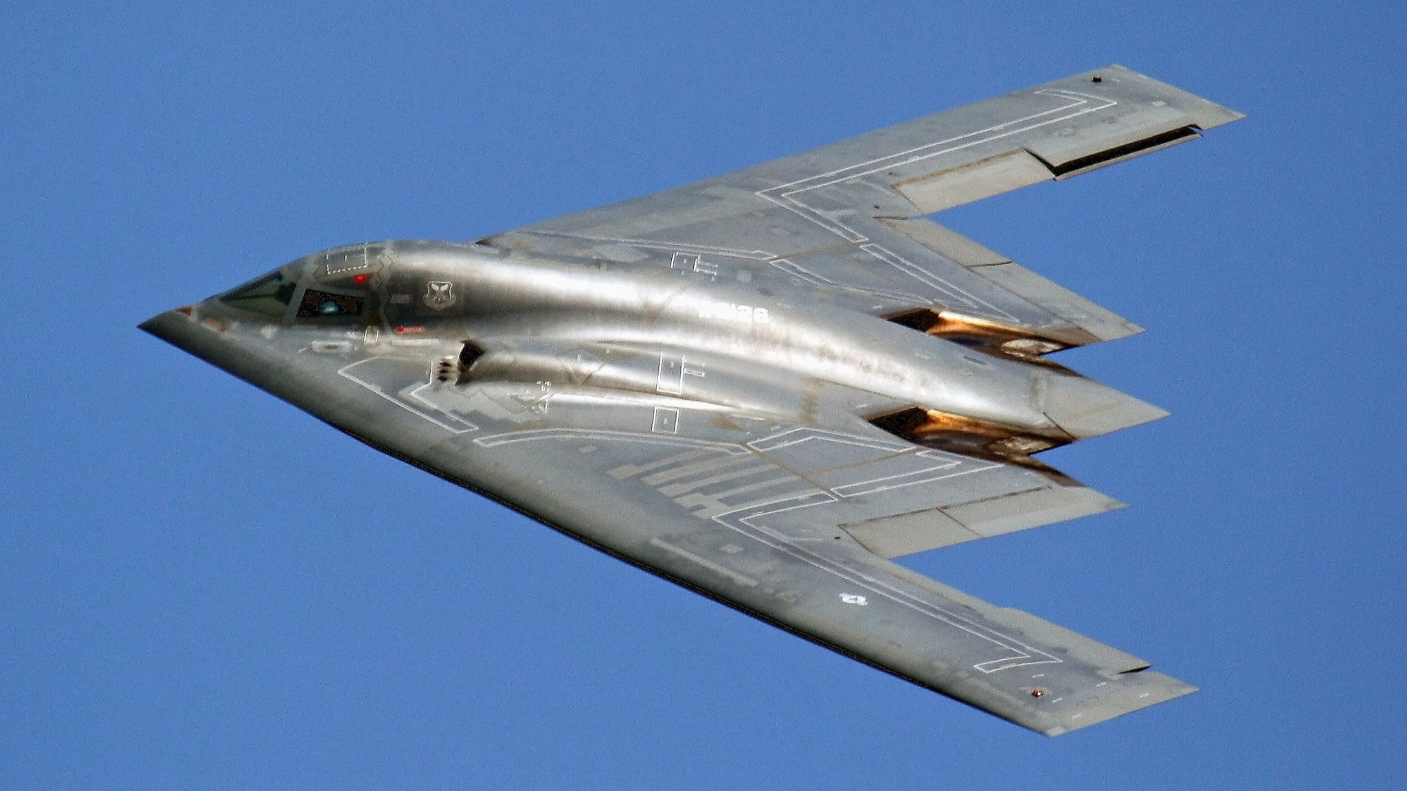 b-2"幽灵"隐身轰炸机:科技与美学的完美结合