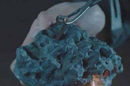《盗墓笔记》西王母神秘陨石中发现的"蛇矿"的秘密