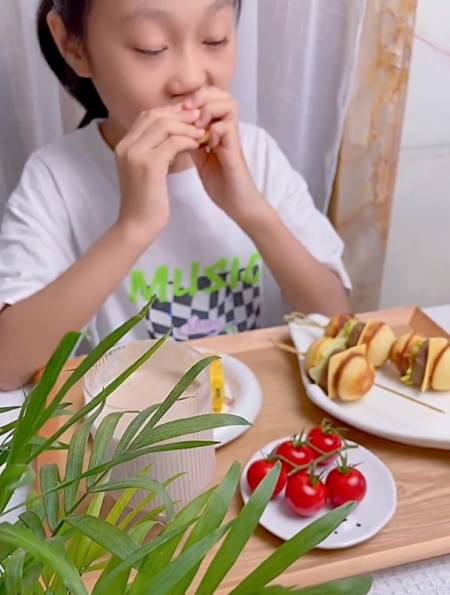小学生早餐100天不重样迷你小汉堡包串～还有鸡蛋包饭卷～-度小视