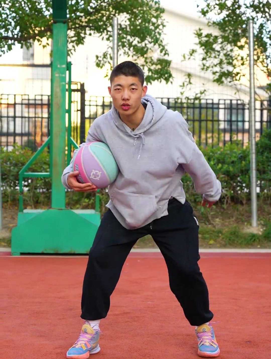 剪刀步转身 篮球招式