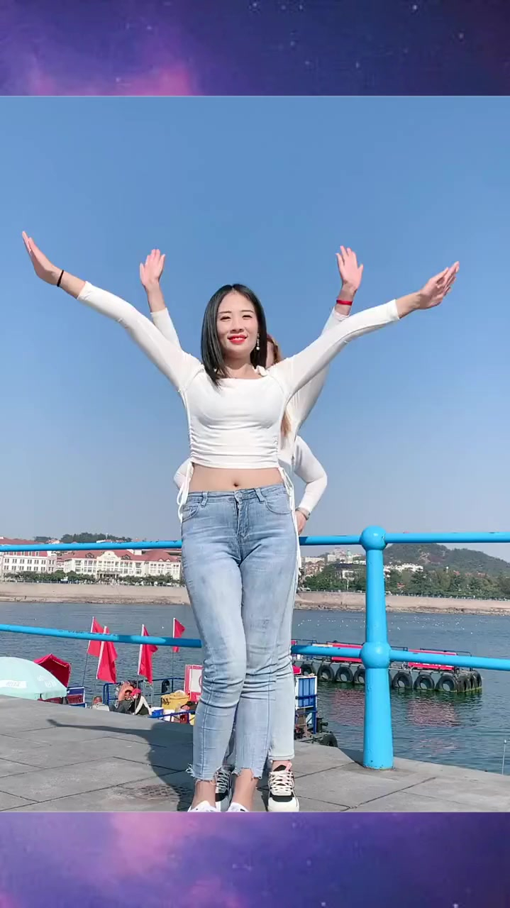 广场舞跳起来 户外舞蹈 微胖女生