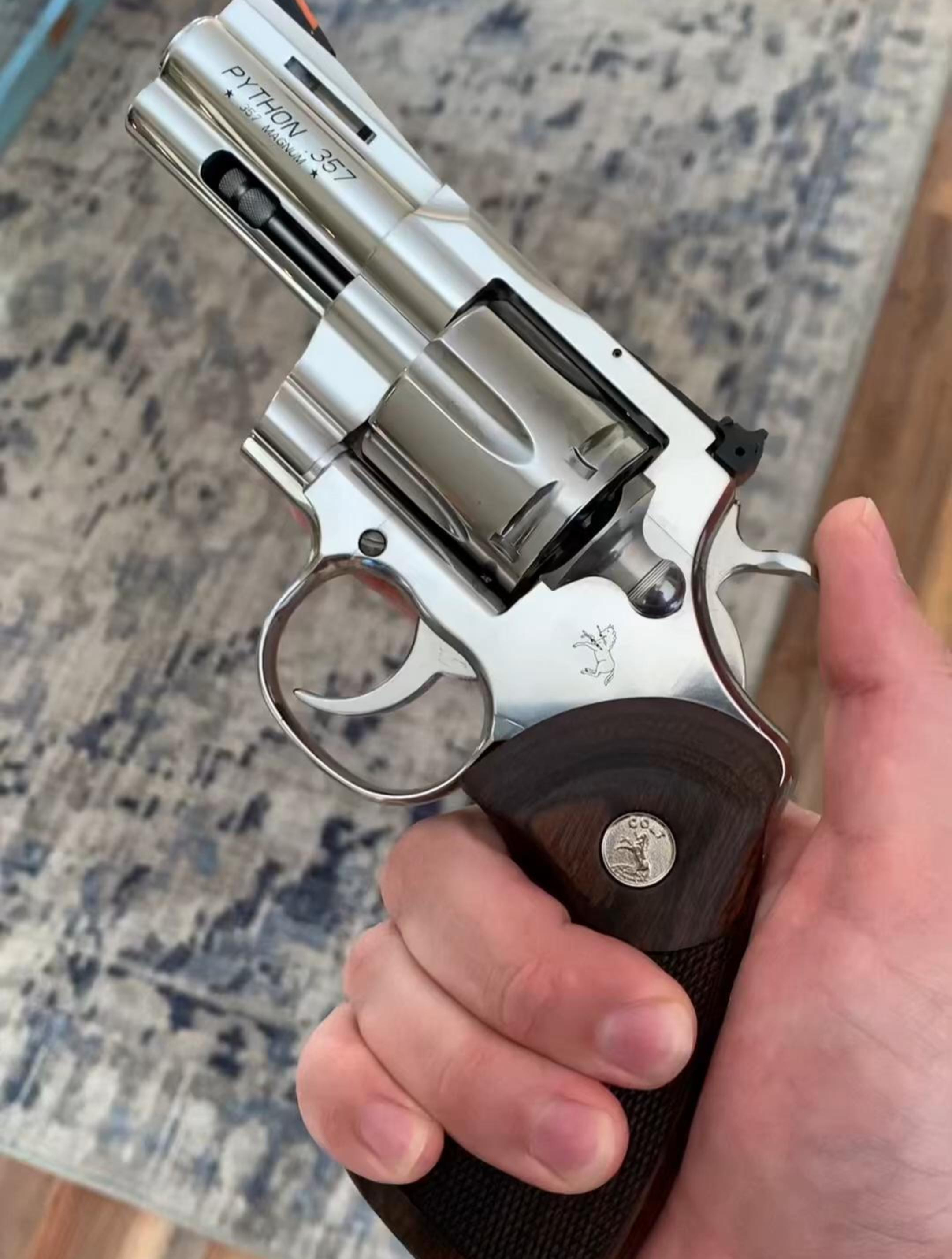 世界上最好的左轮-柯尔特蟒蛇,帅气的外表,被称为战斗马格南