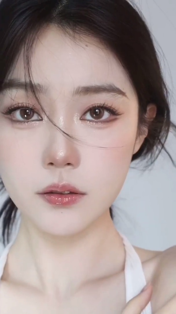 玻璃感纯欲妆来了!闪闪冰山碎晶妆