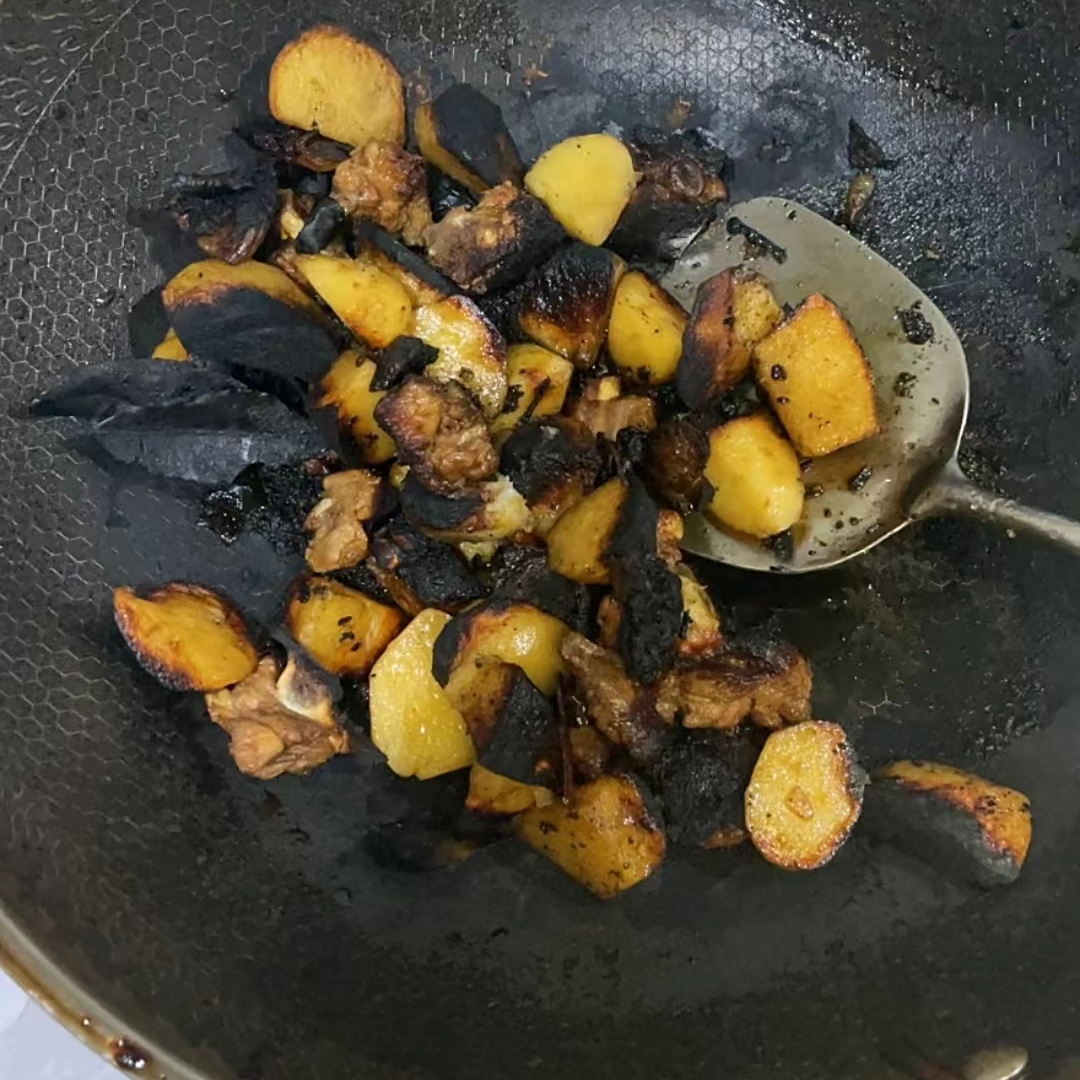 成都小伙晒妻子做饭翻车走红,看到图5,网友:是来搞笑的吗?