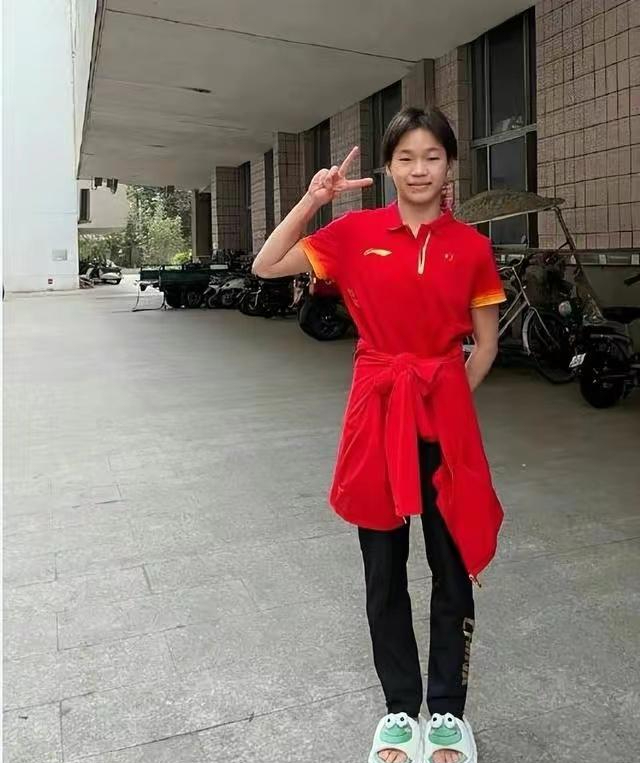 全洪婵又得到了一份重赏!一年后,她身高八厘米,变成大长腿美女