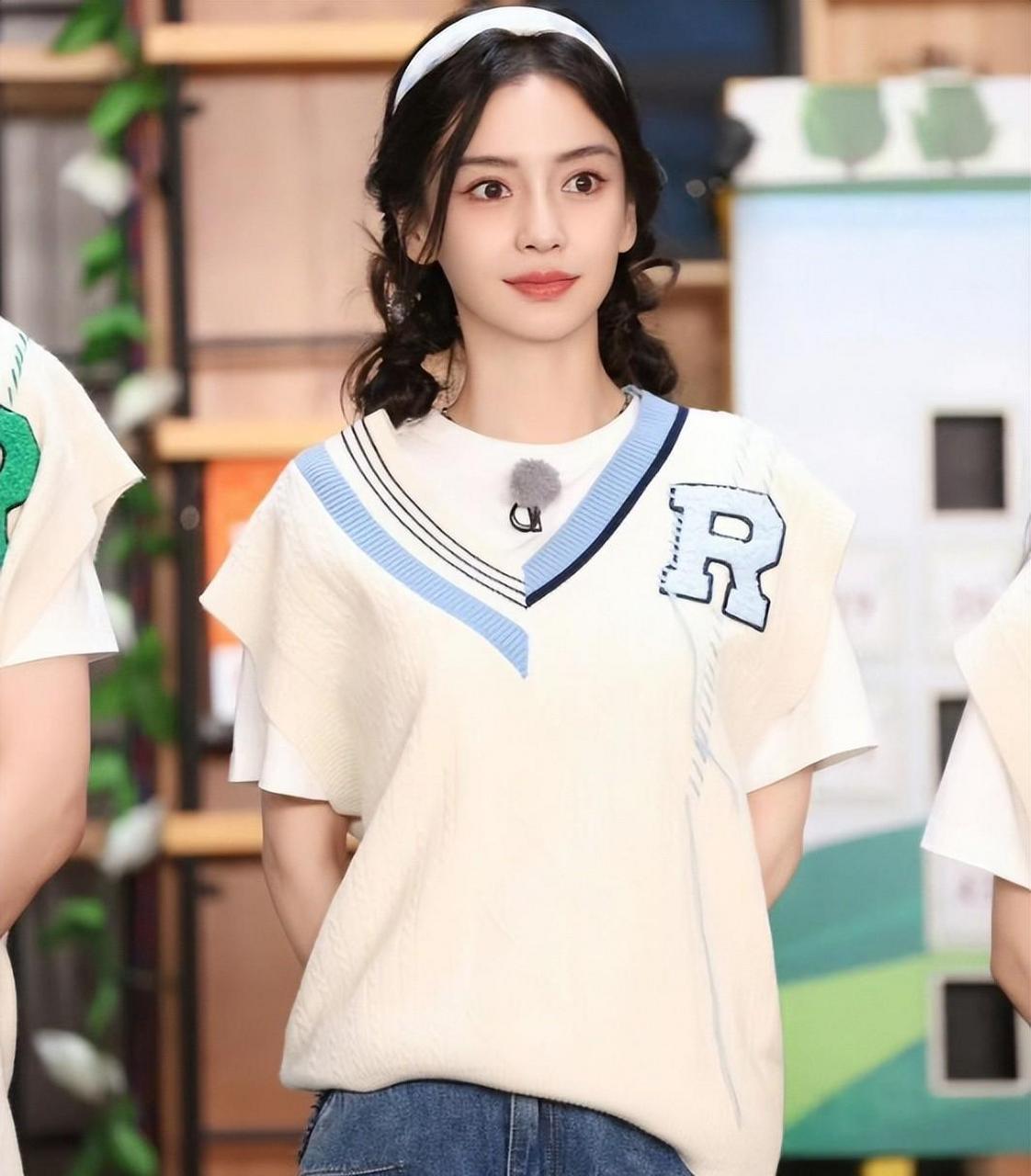 《奔跑吧》生态篇开播,老成员回归,杨颖因行程冲突未参与录制.