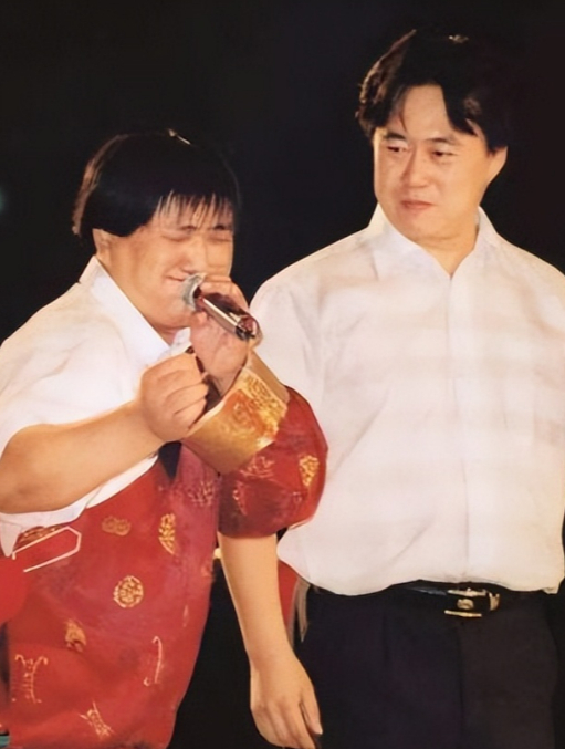 洛桑一人顶一支乐队,却在27岁英年早逝,师傅20年后说出实情2-度小视