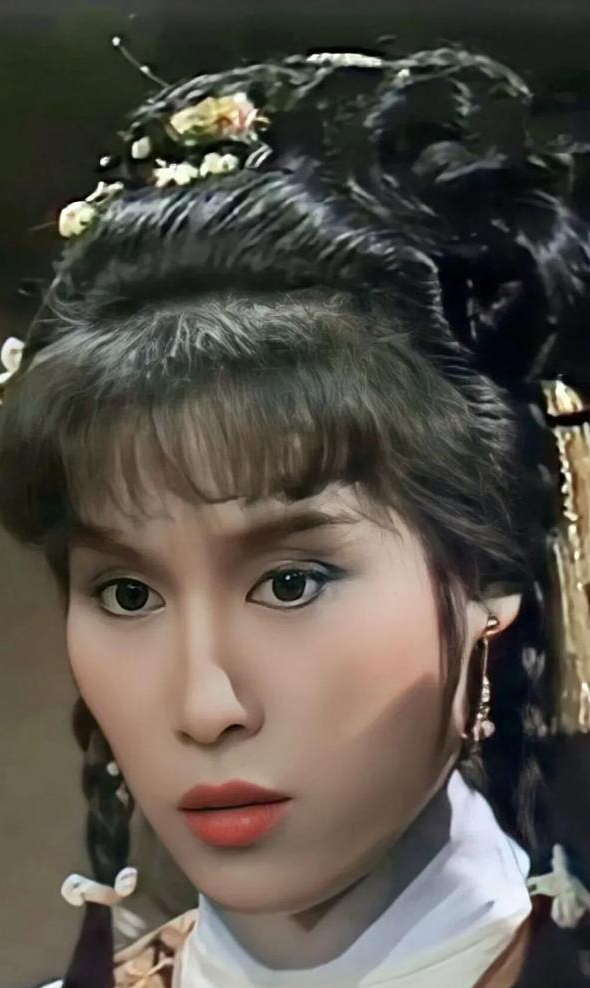 10版穆念慈,杨盼盼:平凡中的魅力,观众眼中的女神