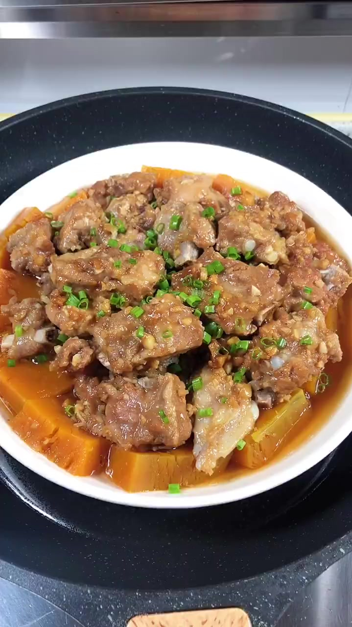 美食南瓜蒸排骨排骨鲜嫩南瓜香甜太好吃了