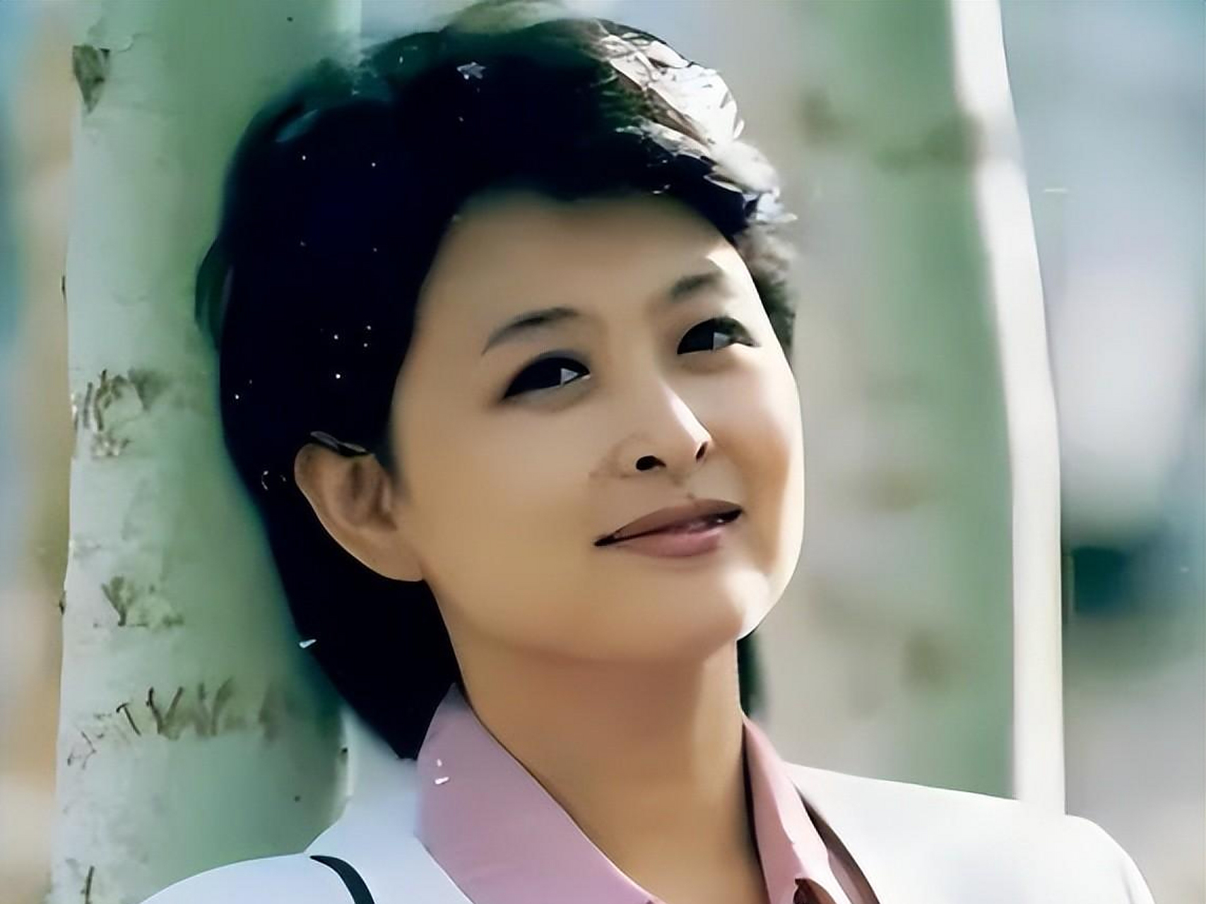 她更是央视著名主持人撒贝宁的领路人,而她就是"铁面美人"肖晓琳.