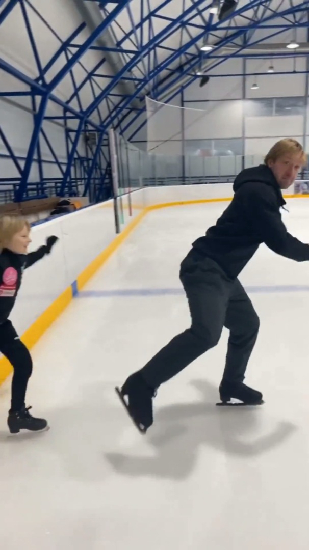 冰王子普鲁申科与儿子神模仿