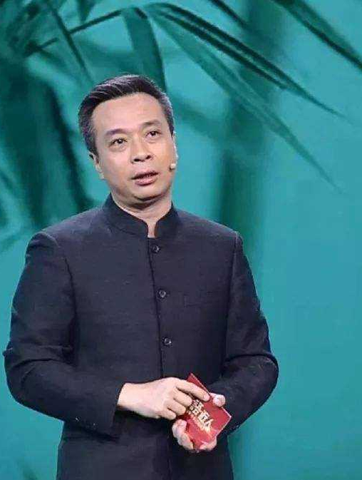 康震老师解析伟人的诗词《卜算子·咏梅》含义,讲述伟人的事迹!