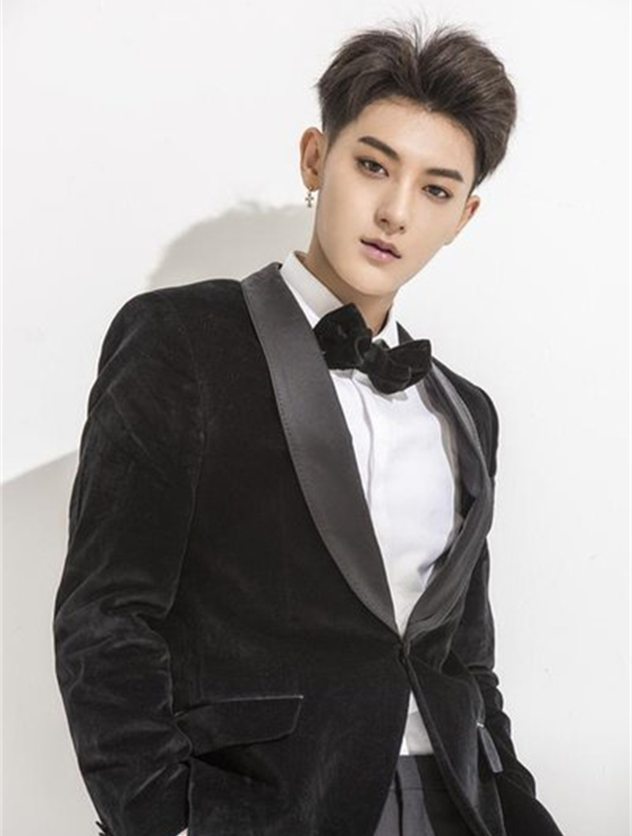 韩国演唱会上惨遭闭麦,被exo当做弃子,黄子韬的明星路有多坎坷3-度小