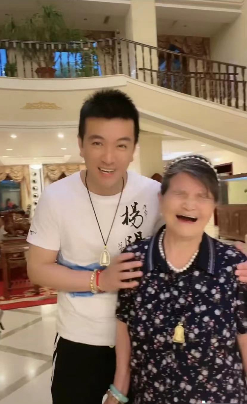 杨子家内景曝光,豪华程度堪比五星酒店大堂,让人大开眼界