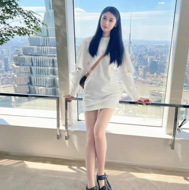 孙铭徽与环球小姐冠军已分手?两人曾公开示爱,名校毕业后当模特