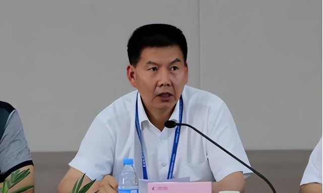 陶华碧俩儿子:一个建造烂尾楼,一个毁掉了"老干妈"牌子