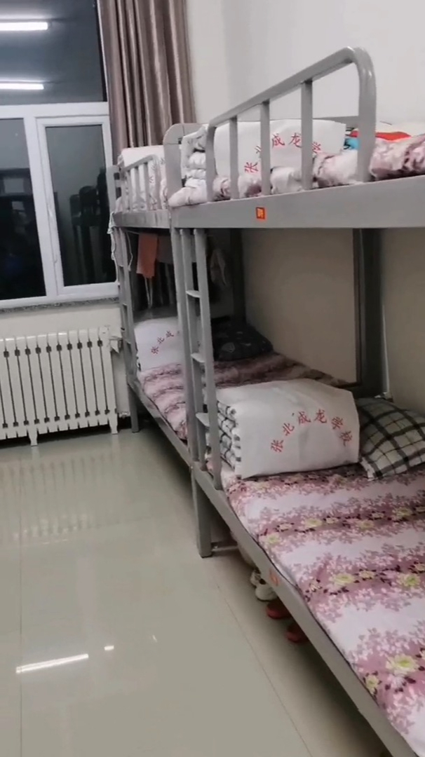 张北成龙学校 宿舍干净整齐