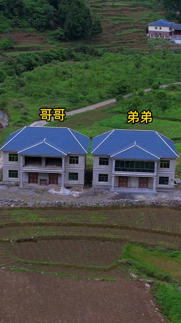 两兄弟建房子,父亲执意盖一栋双拼,大嫂说分开住好,是这样吗?