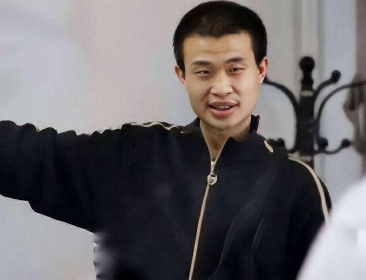 纪实:"韦神"再现风波?32岁无房无车一个月只花300,成就遭质疑