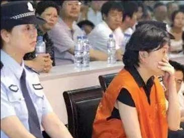 回顾大连"母大虫"孔昊,搞定100个男人,学欧美技术连撕带咬