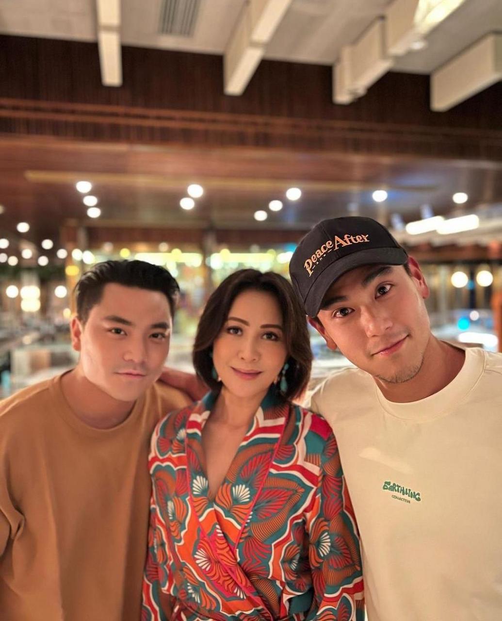 王令尘与游天翼相恋6年,因工作原因经常分隔两地,但相处融洽.