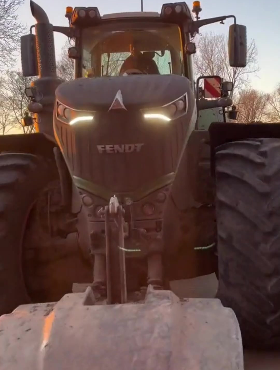 德国芬特1050拖拉机500马力拖拉机,被网友称为无冕之王