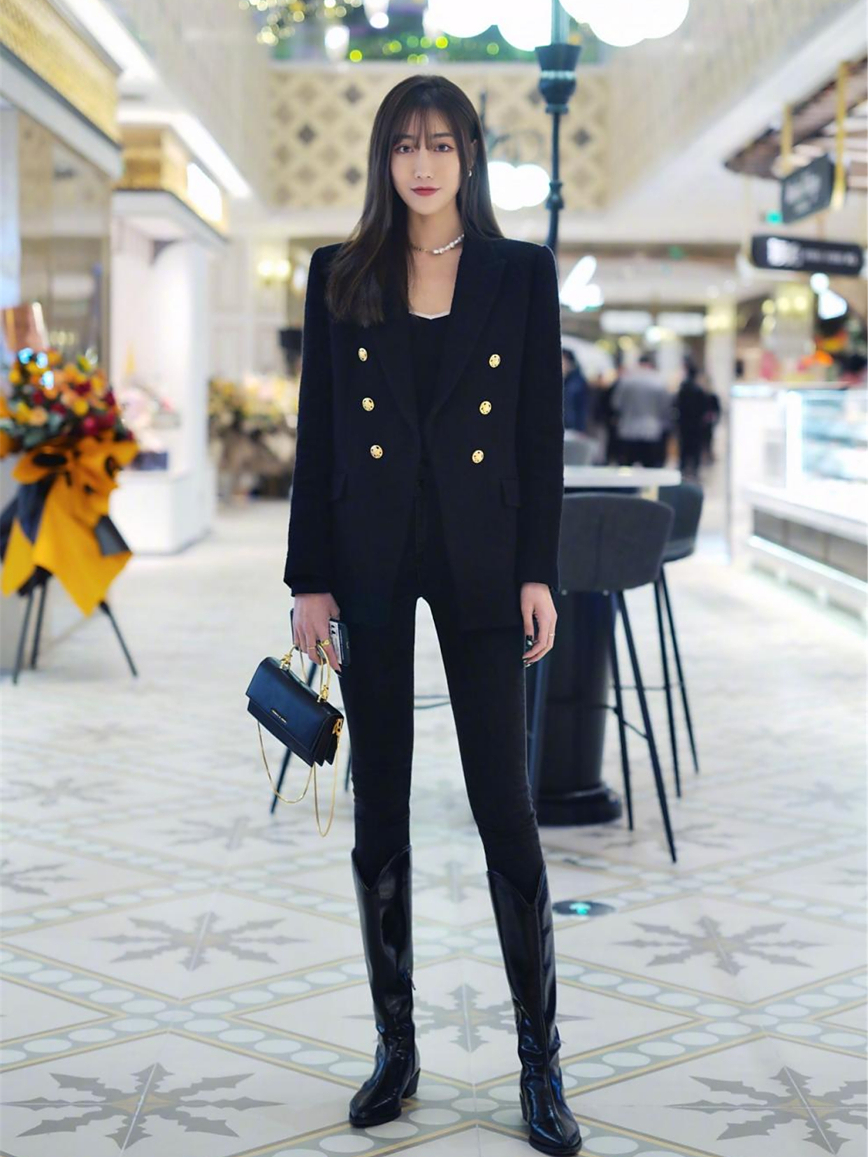 今年秋冬为什么流行"西装 长靴"?看完这些穿搭示范,你就懂了