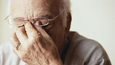 老年人眼睛看不清是什么原因?学会这一招,再不用怕眼花!