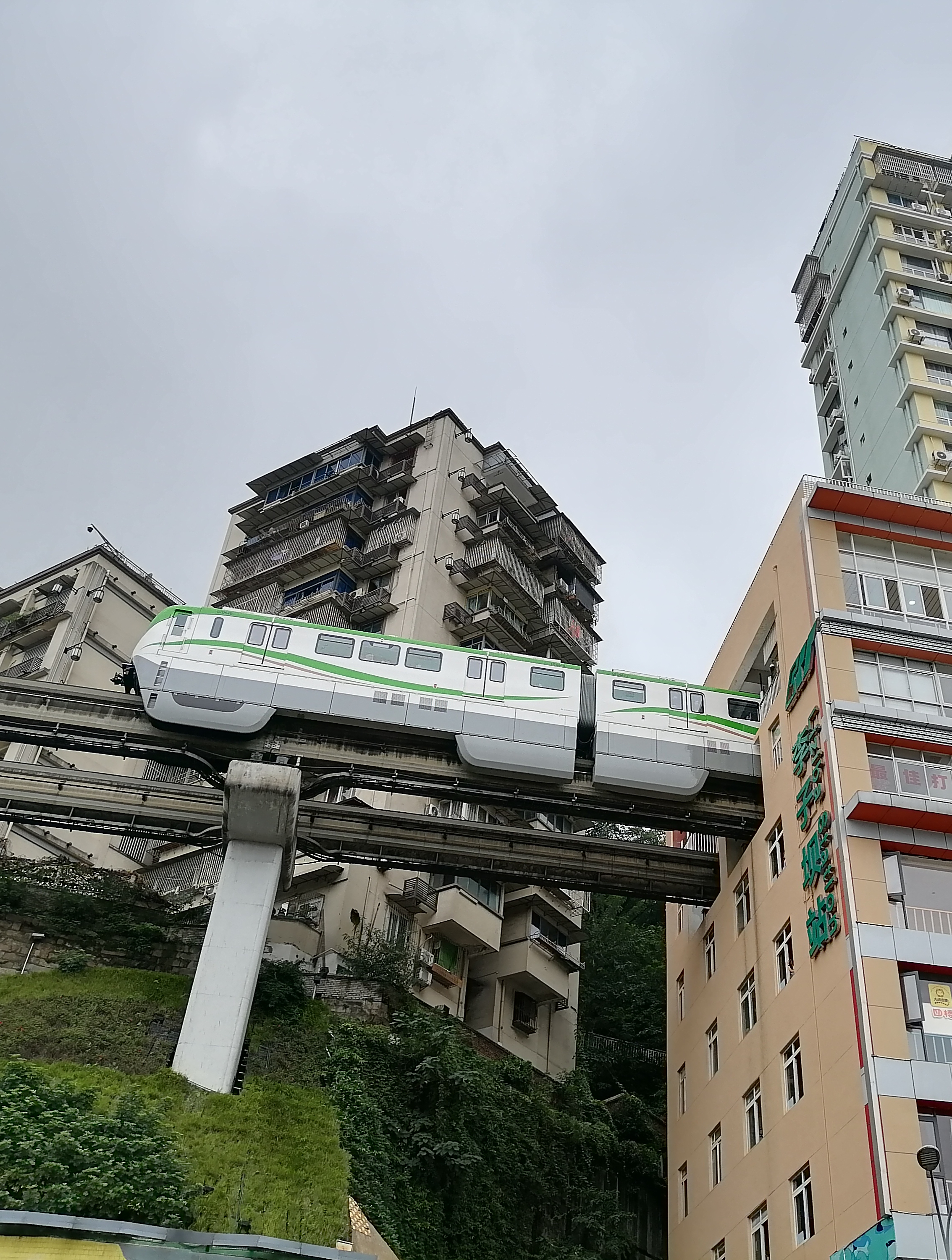 重庆轻轨穿楼打卡