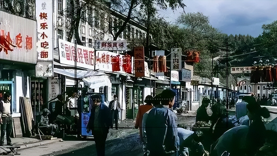 大连最牛的黑老大邹显卫,被抓后成监狱"土皇帝",女狱警当情人