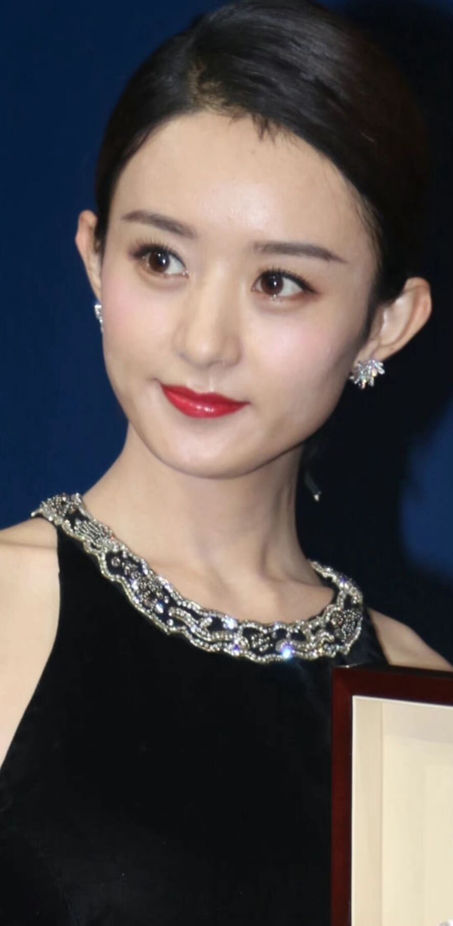 看完无美颜,无滤镜下的赵丽颖,网友:加重了我的"容貌焦虑"