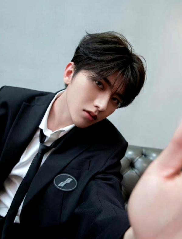 蔡徐坤被判赔偿前任老板三百万违约金,粉丝:蔡徐坤又赢了!