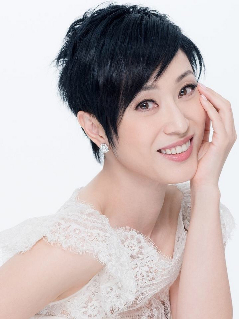 陈法蓉,1989年香港小姐冠军,短发女神之一,优雅温婉,韵味十足的气质让